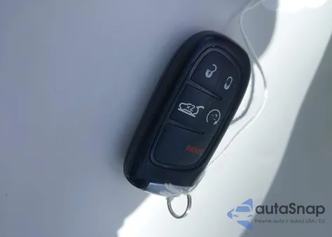 2019 Jeep Cherokee Altitude 4X4 from USA, damaged, VIN 1C4PJMLX3KD418494